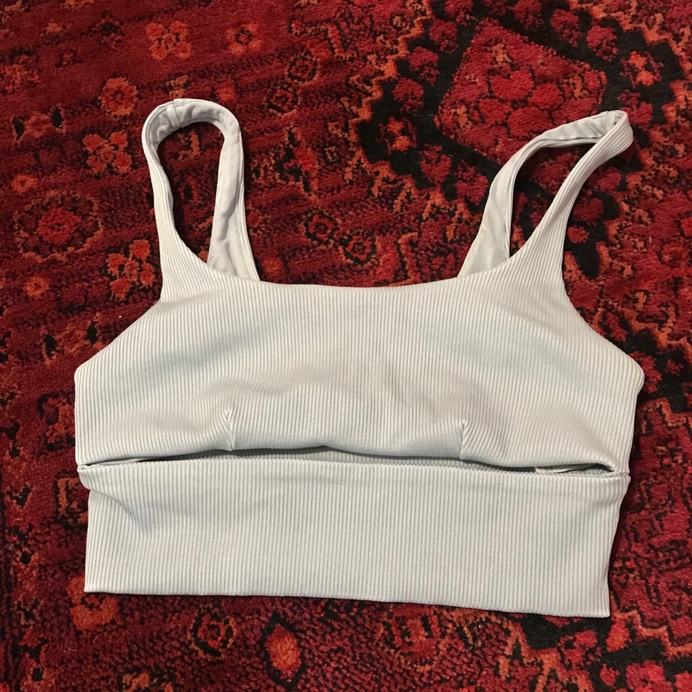 Alo Yoga- Slit Bra